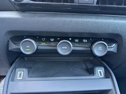 Photo 13 Citroën C4  BlueHDi 130ch S&S Shine EAT8