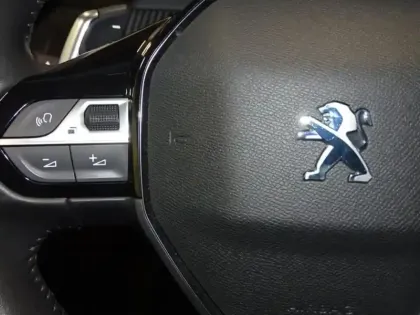 Photo 13 Peugeot 2008  1.2 PureTech 130ch S&S Roadtrip EAT8