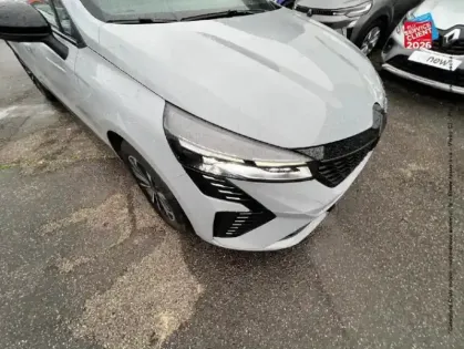 Photo 12 Renault Clio  1.6 E-Tech 145ch full hybrid Techno - 24