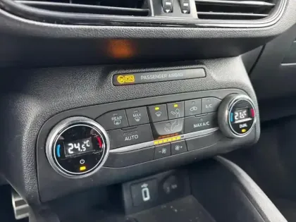 Photo 15 Ford Focus Gén. IV Ph1 ST-Line 5