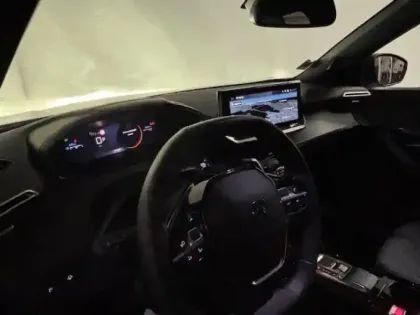 Photo 7 Peugeot 2008  1.2 Hybrid 136ch Allure e-DCS6