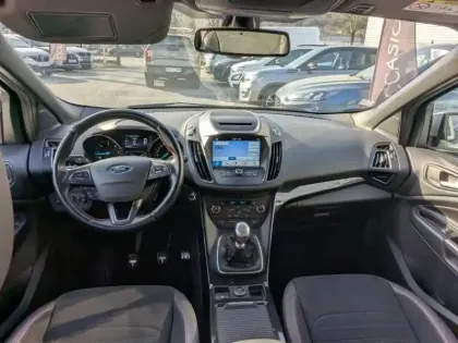 Photo 15 Ford Kuga  1.5 TDCi 120ch Stop&Start ST-Line 4x2 Euro6.2