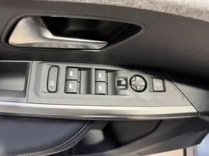 Photo 13 Peugeot 3008  1.2 Hybrid 145ch Allure e-DCS6