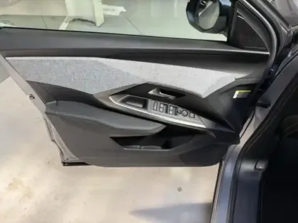 Photo 12 Peugeot 3008  1.2 Hybrid 145ch Allure e-DCS6