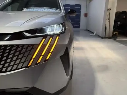 Photo 10 Peugeot 3008  1.2 Hybrid 145ch Allure e-DCS6