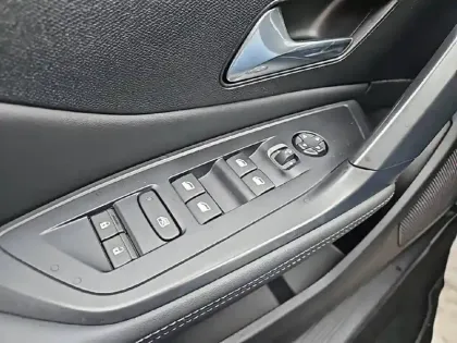 Photo 14 Peugeot 308  PureTech 130ch S&S EAT8