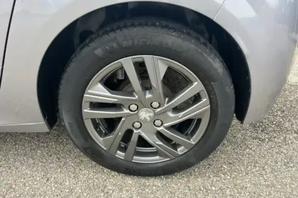 Photo 8 Peugeot 208  PureTech 75 S&S BVM5