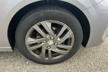 Photo 10 Peugeot 208  PureTech 75 S&S BVM5