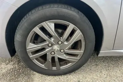 Photo 7 Peugeot 208  PureTech 75 S&S BVM5