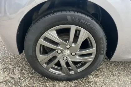 Photo 9 Peugeot 208  PureTech 75 S&S BVM5