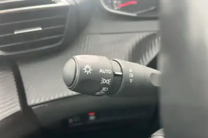 Photo 21 Peugeot 208  PureTech 75 S&S BVM5