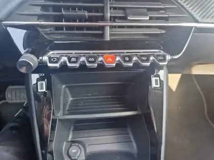 Photo 19 Peugeot 208  Electrique 50 kWh 136ch