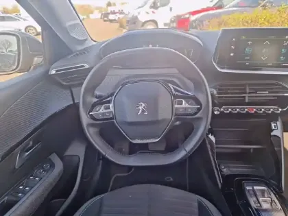 Photo 8 Peugeot 208  Electrique 50 kWh 136ch