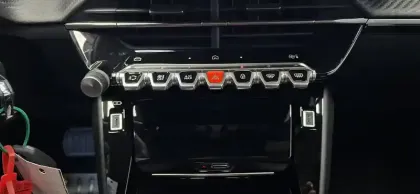 Photo 62 Peugeot 2008  Hybrid 145 e-DCS6