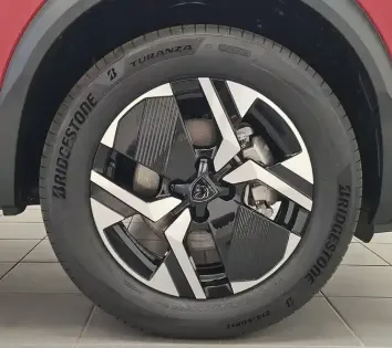 Photo 90 Peugeot 2008  Hybrid 145 e-DCS6