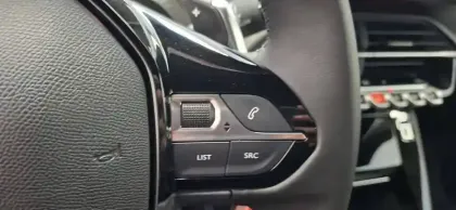 Photo 31 Peugeot 2008  Hybrid 145 e-DCS6