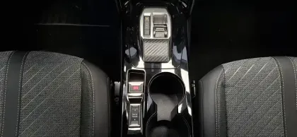 Photo 61 Peugeot 2008  Hybrid 145 e-DCS6