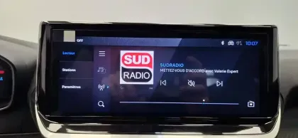 Photo 76 Peugeot 2008  Hybrid 145 e-DCS6