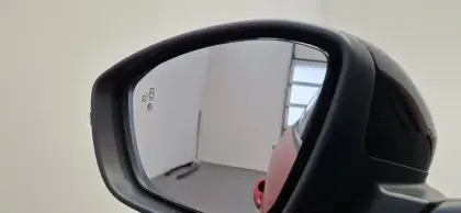 Photo 65 Peugeot 2008  Hybrid 145 e-DCS6