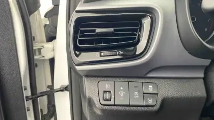 Photo 24 Kia Stonic  1.0 T-GDi 100 ch BVM6