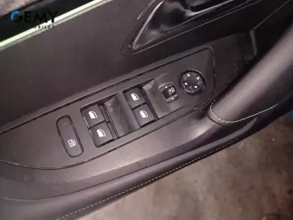 Photo 11 Peugeot 2008  PureTech 130 S&S EAT8