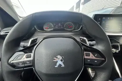 Photo 16 Peugeot 2008  PureTech 130 S&S EAT8