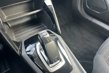 Photo 20 Peugeot 2008  PureTech 130 S&S EAT8