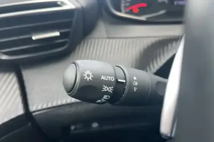 Photo 22 Peugeot 2008  PureTech 130 S&S EAT8