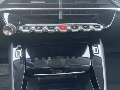 Photo 18 Peugeot 208  Electrique 50 kWh 136ch