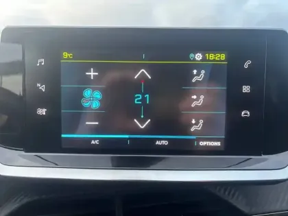 Photo 43 Peugeot 208  Electrique 50 kWh 136ch