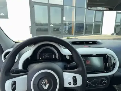 Photo 9 Renault Twingo  III E-Tech