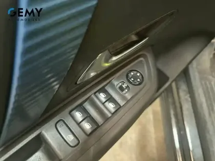 Photo 11 Citroën C4 e- 136 ch Automatique