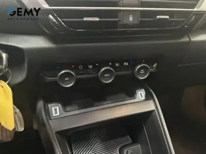 Photo 14 Citroën C4 e- 136 ch Automatique