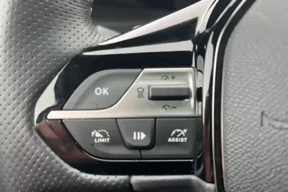 Photo 24 Peugeot 308  BlueHDi 130ch S&S EAT8