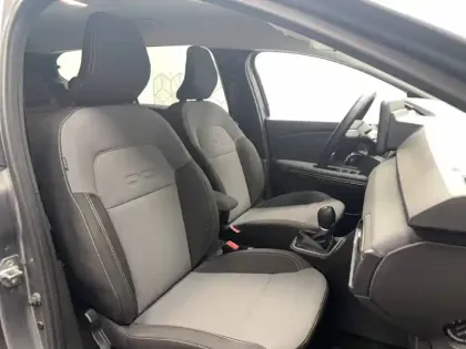 Photo 10 Dacia Jogger  Hybrid 140 7 places GSR2