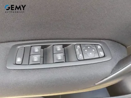 Photo 33 Renault Megane Mégane IV Berline Blue dCi 115 EDC