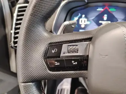 Photo 18 DS DS 7 DS7 Crossback Hybride E-Tense 300 EAT8 4x4 Performance Line+