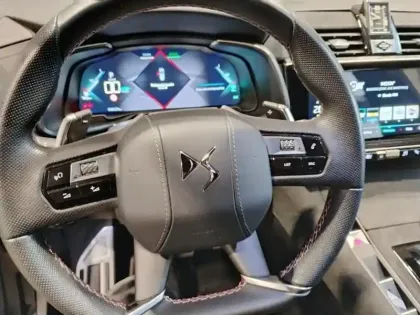 Photo 11 DS DS 7 DS7 Crossback Hybride E-Tense 300 EAT8 4x4 Performance Line+