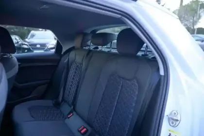 Photo 7 Audi A1 30 TFSI 110 ch S tronic 7 Advanced 2