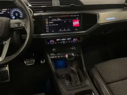 Photo 9 Audi Q3 45 TFSIe 245 ch S tronic 6 S line