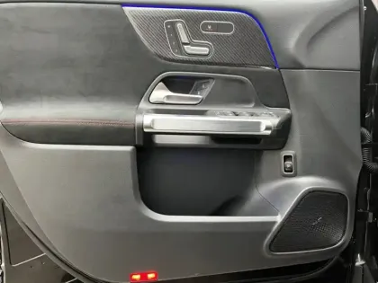 Photo 18 Mercedes GLB 200 d AMG Line