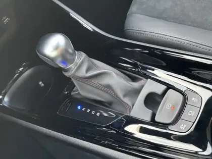 Photo 15 Toyota C-HR 1.8 Hybride 122 GR Sport