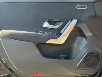 Photo 14 Mercedes Classe A 200 d Star Edition