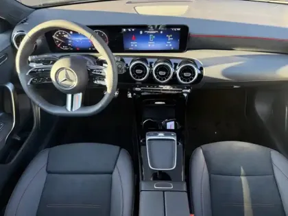 Photo 12 Mercedes Classe A 200 d Star Edition