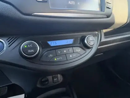 Photo 12 Toyota Yaris Hybride 100H HYBRID Dynamic