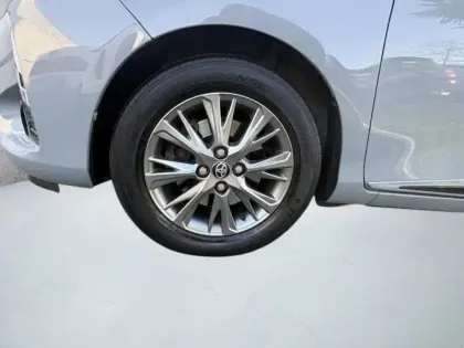 Photo 15 Toyota Yaris Hybride 100H HYBRID Dynamic