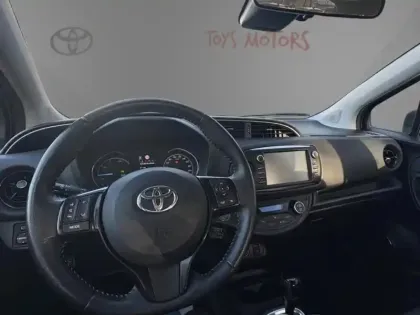 Photo 8 Toyota Yaris Hybride 100H HYBRID Dynamic