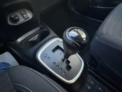 Photo 16 Toyota Yaris Hybride 100H HYBRID Dynamic