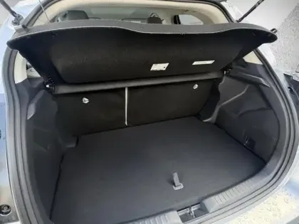 Photo 16 Toyota Yaris Hybride 116h Iconic