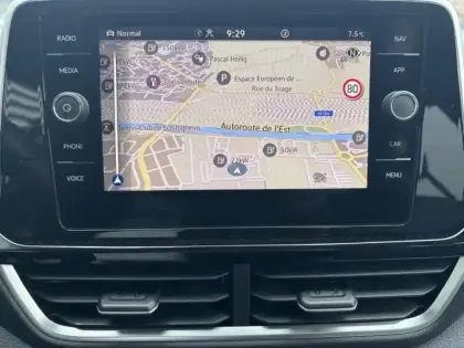 Photo 12 Volkswagen T-roc  1.5 TSI Evo2 150ch R-Line Edition DSG7